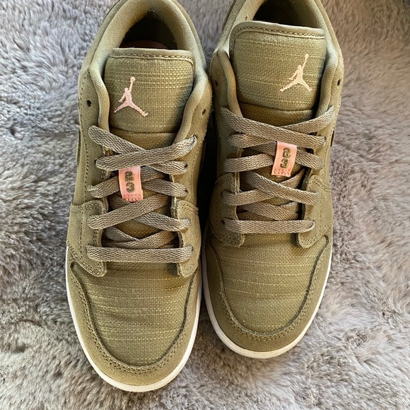 Air Jordan 1 GS Low “Trooper bleached coral” Nike shoes - Picture 5 of 11